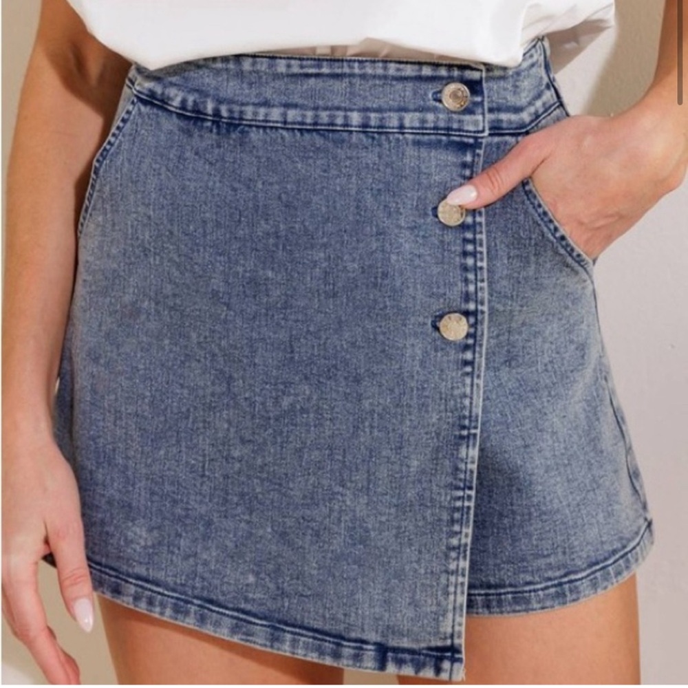 NEW!! Curvy Friendly Super Stretchy Denim High-Waisted Women's Skort